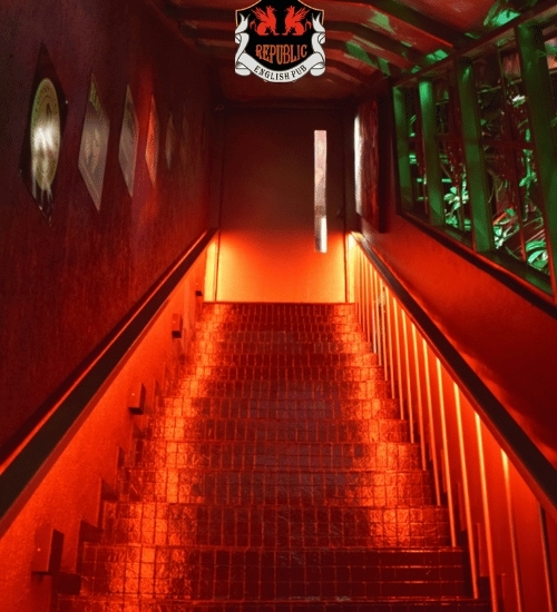 Bar: Republic English Pub